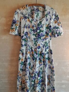 546a. white & blue vintage Uni Mondo floral short sleeve 80s 90s midi dress, M?